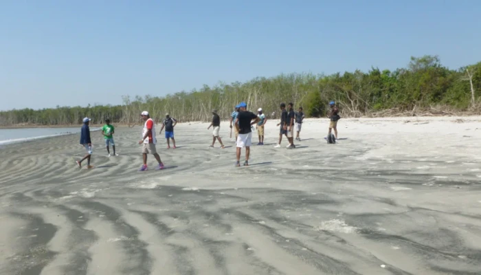 ​ অনিন্দ্যসুন্দর পর্যটন স্পট ‘ডিমের চর’