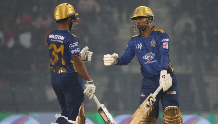 ​রেকর্ড রান করে রেকর্ড জয় ঢাকার