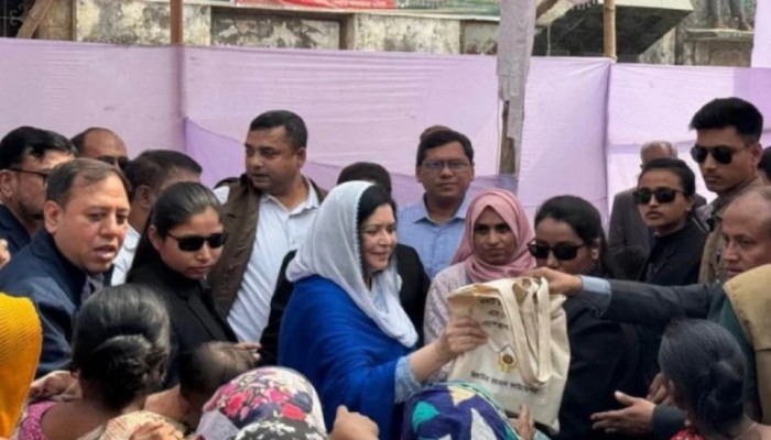 কড়াইল বস্তি এলাকায় ‘ফ্রি হার্ট ক্যাম্প’ এর উদ্বোধন  করলেন হৃদরোগ বিশেষজ্ঞ জুবাইদা রহমান