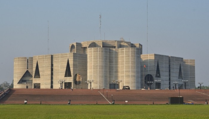 যে প্রক্রিয়ায় দ্বায়িত্ব নেবে নতুন সরকার