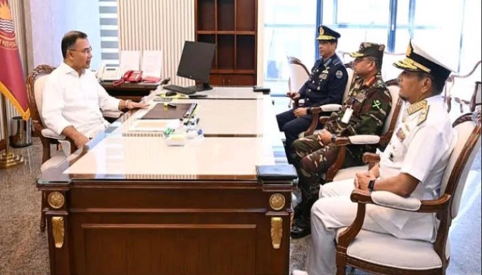 প্রধানমন্ত্রী তারেক রহমানের সঙ্গে তিন বাহিনী প্রধানের সৌজন্য সাক্ষাত