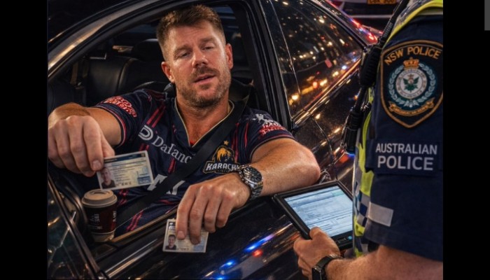 অজি ক্রিকেটার ডেভিড ওয়ার্নার আটক