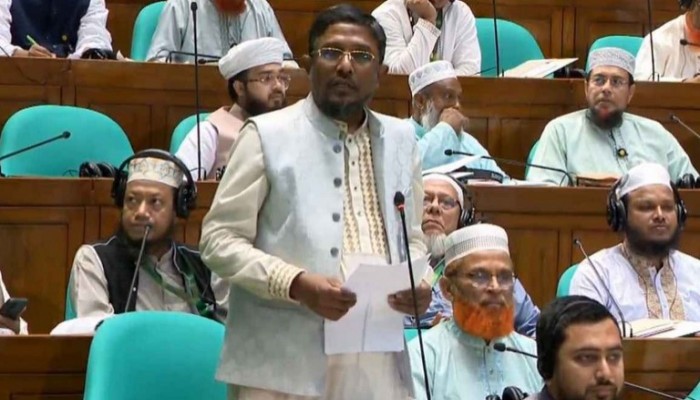 পাম্পে তেল না পাওয়া গেলেও জাতীয় সংসদে ‘প্রচুর তেল অপচয়’ হচ্ছে-কামাল হোসেন