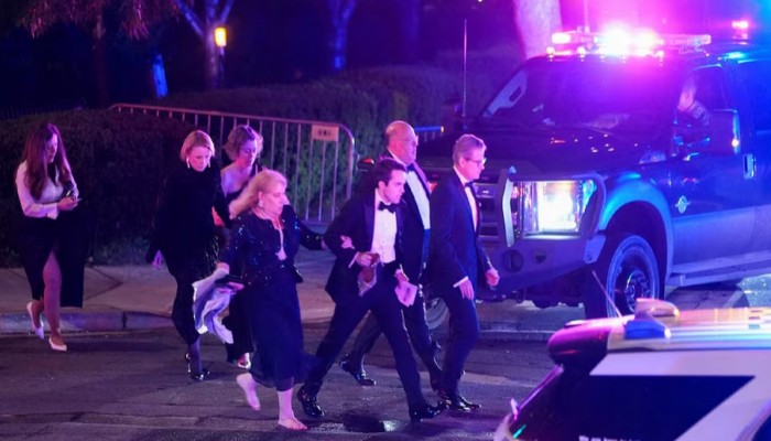 সাংবাদিকদের সঙ্গে নৈশভোজের সময় গুলির শব্দ, সরিয়ে নেয়া হলো ট্রাম্পকে, নিরাপদ রয়েছেন প্রেসিডেন্ট