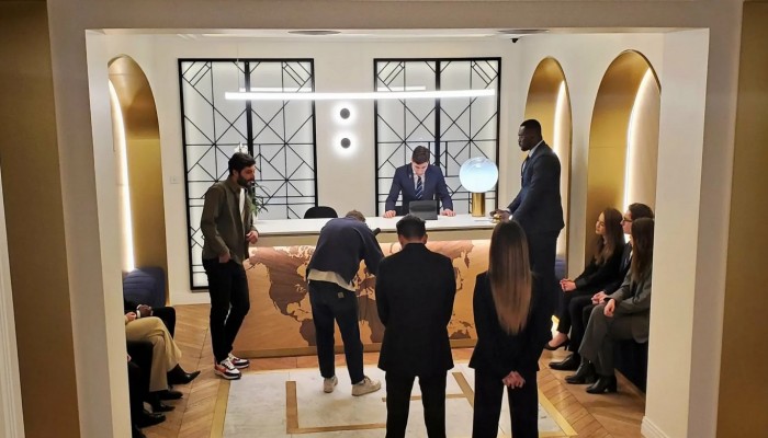 ফ্রান্সের হোটেল সেক্টরে কিভাবে সহজে জব পাবেন